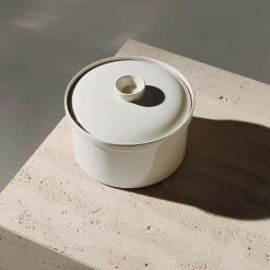 Gryta med lock 2,3L vit